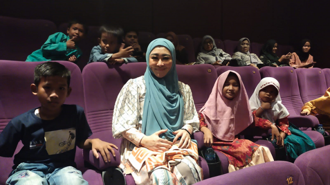 Film Kun Ana wa Anta: Lisda Hendrajoni Nonton Bareng Anak Panti