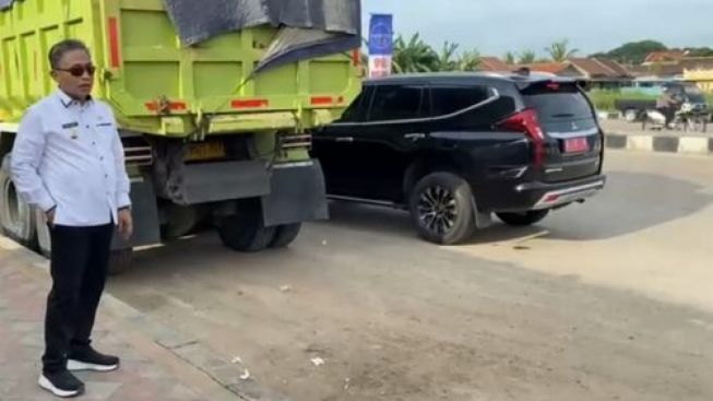 Wakil Walikota Serang Semprot Sopir Truk Parkir Liar di Ruas Jalan Jembatan Aria Wangsakara