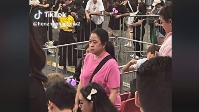 Perempuan Mirip Puan Maharani Terciduk Nonton Konser BLACKPINK di Singapura