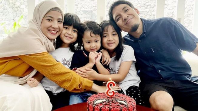 Natasha Bongkar Sifat Asli Desta Bila Berada di Rumah