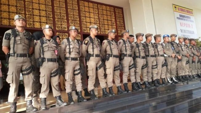 Tidak Ada Izin, Satpol PP Kena Batu PKL di Padang Sumbar, Ada Retak Tulang