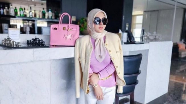 Liburan Stylish Syahrini di Singapura, Pamer Tas Hermes Ratusan Juta Rupiah