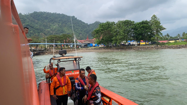 Hilang Kontak di Pesisir Selatan, 2 ABK Kapal Barang Dicari Basarnas Padang