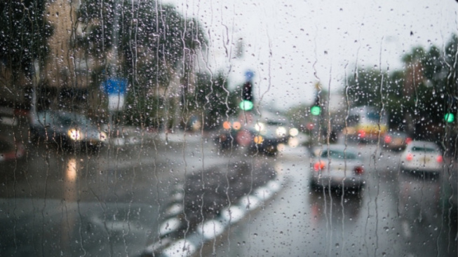 Sejumlah Wilayah Jakarta Diguyur Hujan Deras, Alami atau Modifikasi Cuaca?