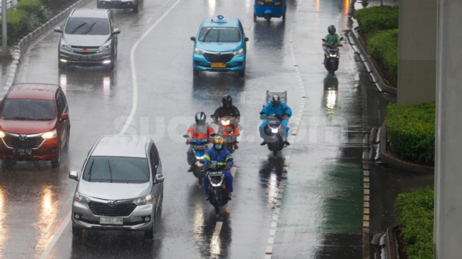 Jakarta Diguyur Hujan Lebat, Polusi pun Minggat