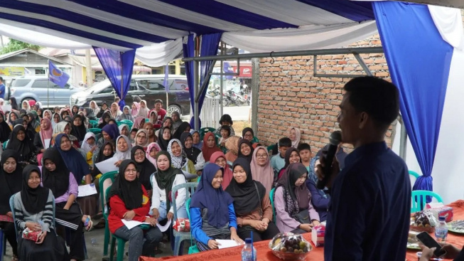 Ratusan Siswa di Kota Pariaman Menerima Beasiswa PIP Jalur Aspirasi Lisda Hendrajoni Disalurkan Budi Ramadhon