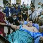 Fajri Pasien Obesitas 300 Kg, Diangkat Lagi dengan Forklift untuk Dirujuk ke RSCM Menggunakan Truk Damkar
