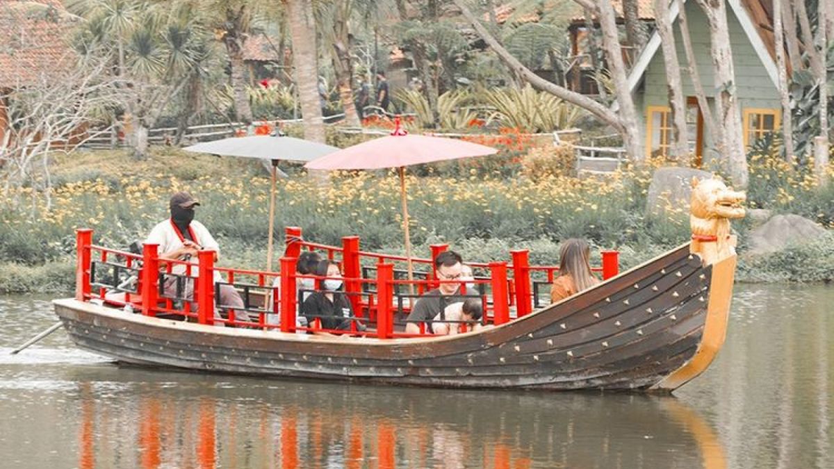 Bandung Floating Market [Instagram.com/floating.market.lembang]