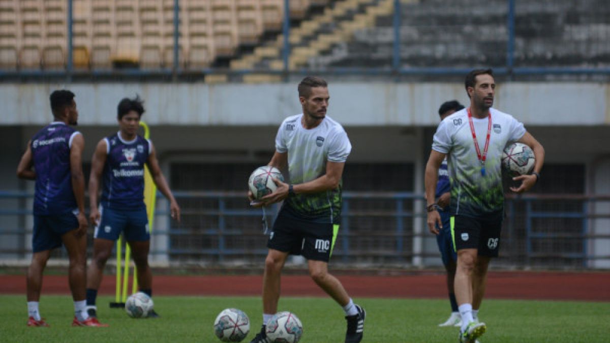 manu assisten pelatih Persib [persib.co.id]