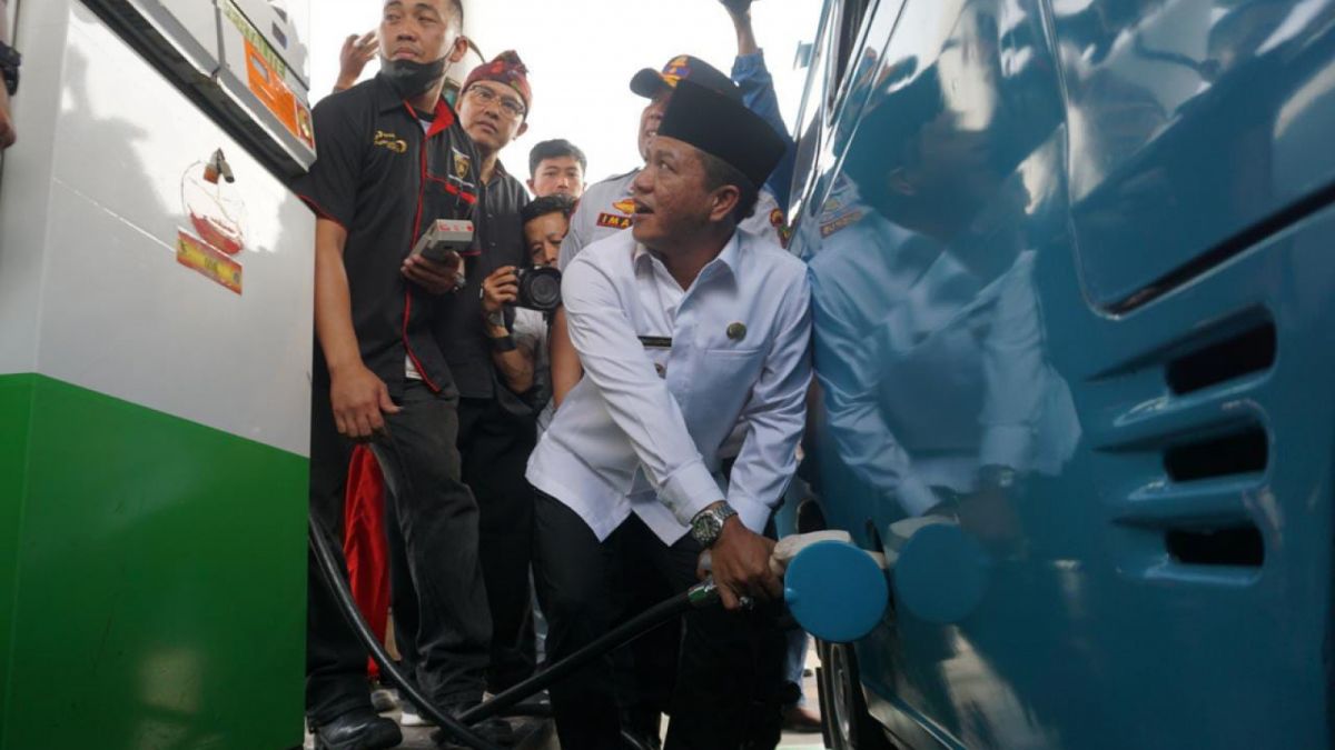 Pemkab Bandung bagikan subsidi pada angkutan umum [Humas Pemkab Bandung]