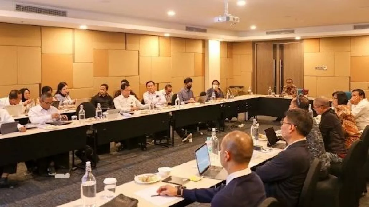 TGIPF yang diketuai oleh Menko Polhukam, Mahfud MD ketika melakukan rapat internal, merampungkan laporan hasil investigasi tragedi Kanjuruhan [Instagram.com/@mohmahfudmd]