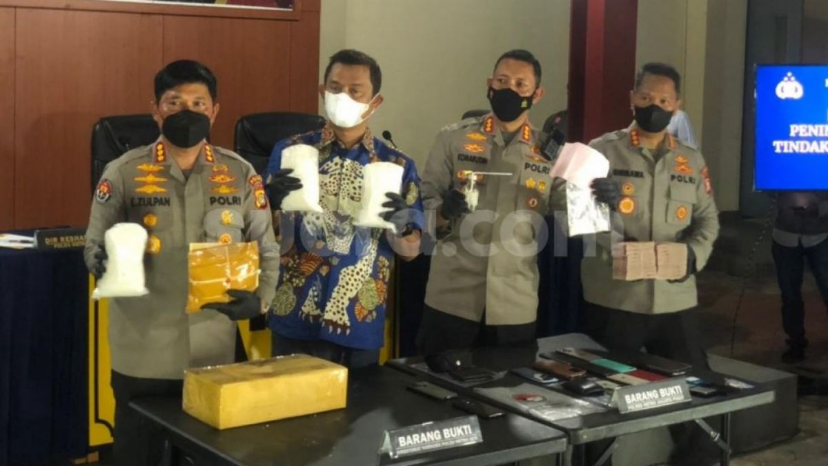 Kasus Narkoba Irjen Teddy Minahasa [Suara.com/Faqih Fathurrahman]