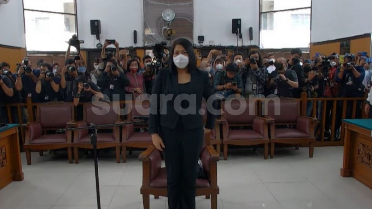 Putri Candrawathi menjalani persidangan di PN Jakarta Selatan, Kamis (20/10/2022). (Suara.com/Yasir)