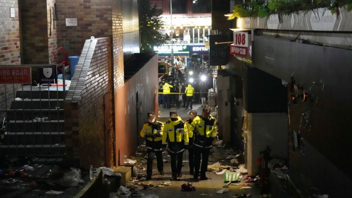 gang kecil itaewon menjadi saksi perayaan Halloween berujung maut [sky news]