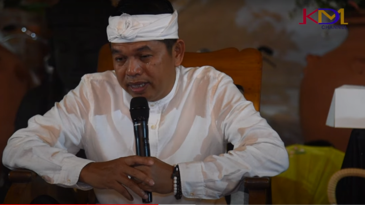 Dedi Mulyadi ungkap rahasia kunjungi makam istri pertamanya Sri Mulyawati ketika sedih. [Youtube/Kang Dedi Mulyadi Channel]