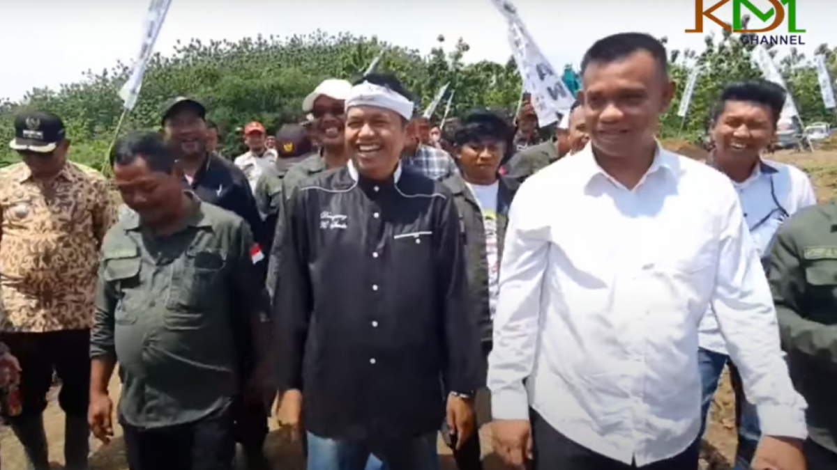Dedi Mulyadi diolok Bupati Purwakarta H. Aming [Youtube/Kang Dedi Mulyadi Channel]