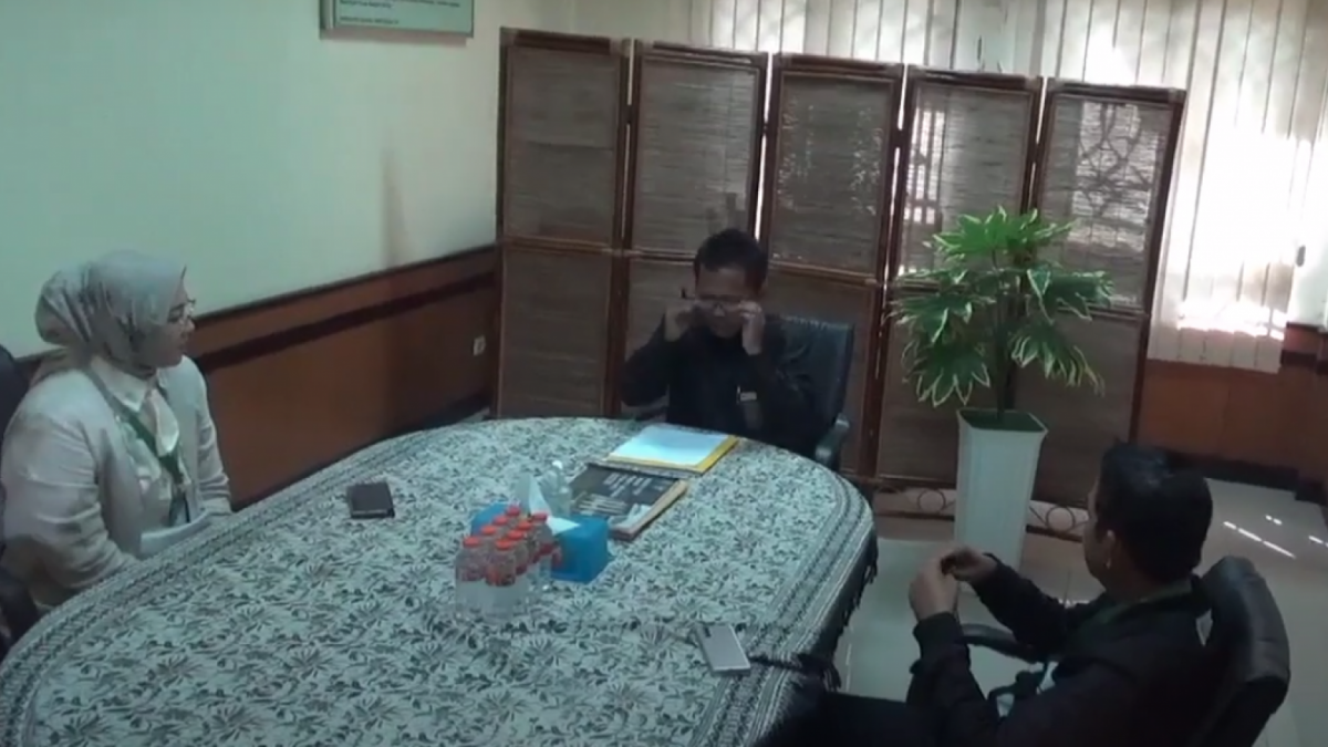 Bupati Purwakarta Anne Ratna Mustika dan Dedi Mulyadi di ruang mediasi Pengadilan Agama Purwakarta, Rabu (16/11/2022) [YouTube/Jemper Channel]