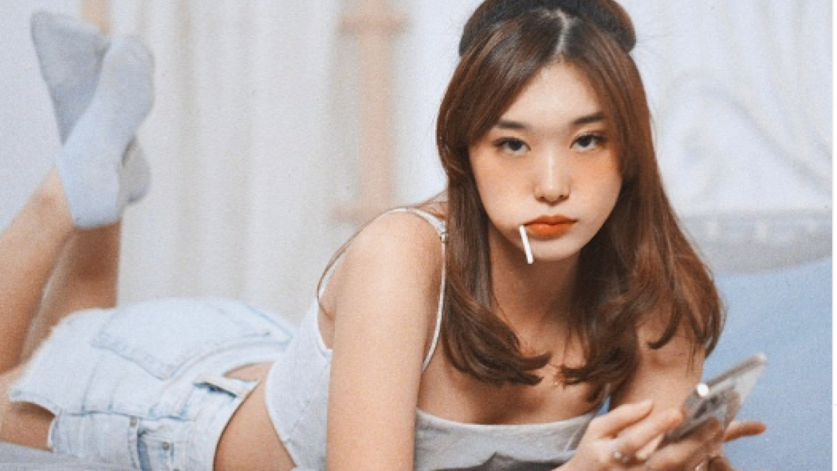 Livy Renata kecam Dedy Corbuzier dipuji warganet bahas soal pertanyaan keperawanan. [Instagram/livyrenata]