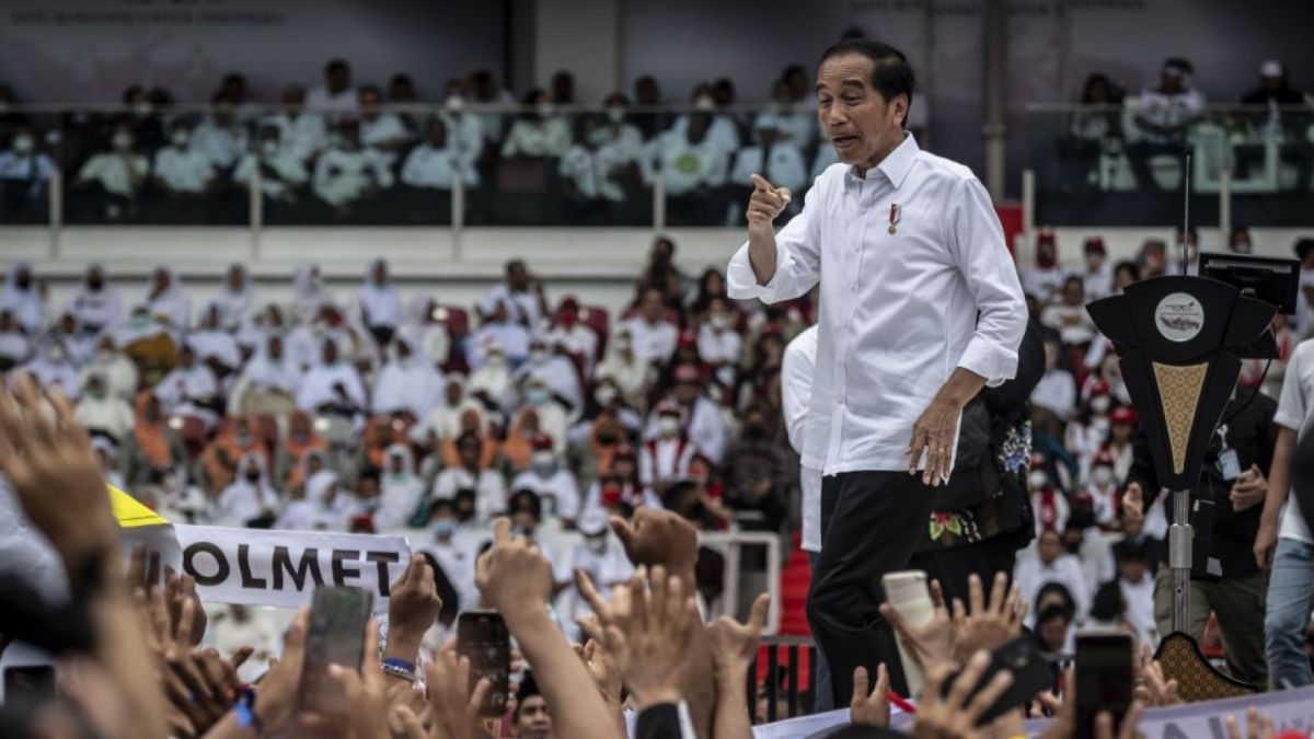 Presiden Joko Widodo atau Jokowi bertemu relawan nusantara bersatu di GBK [ANTARA FOTO/Aprillio Akbar/nym]
