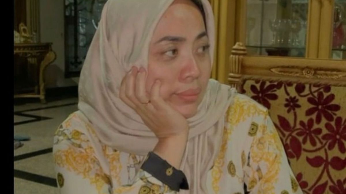 Muzdalifah dengan sang suami saat ini tak saling mengikuti di Instagram [Instagram/ @muzdalifah999]