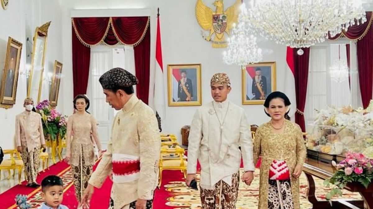 Jokowi bujuk Al Nahyan pakai beskap [Twitter]