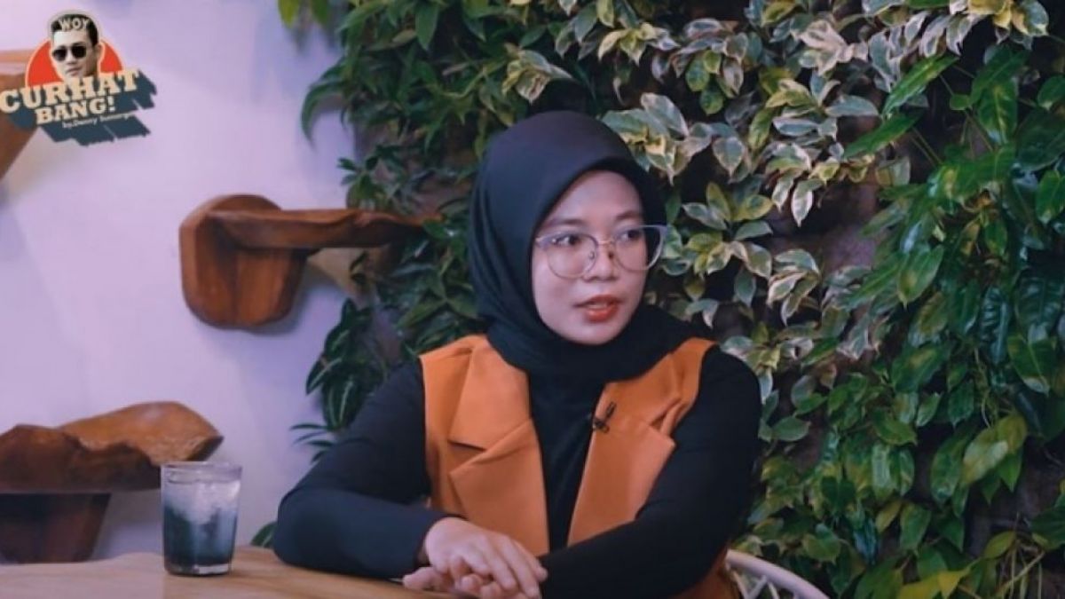 Norma Risma buka suara terkait pesan yang disampaikan oleh orang yang diduga Ibundanya [Youtube/Curhat Bang Denny Sumargo]