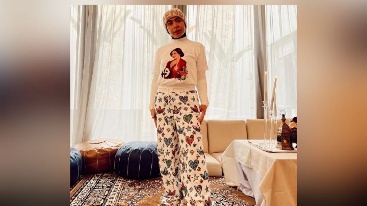 Gaya terbaru Melly Goeslaw