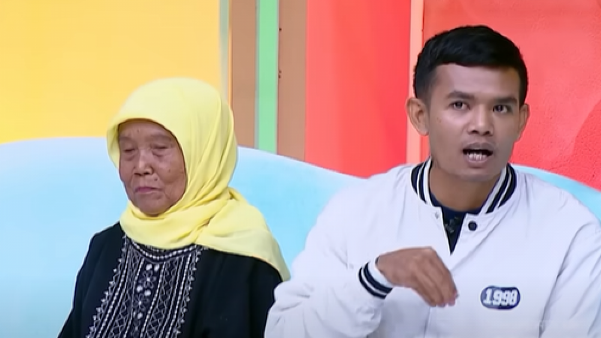 Nenek Ini Bongkar Pendapatannya Dari Hasil Live Mandi Lumpur Dalam Satu Hari [YouTube/TRANS TV Official]