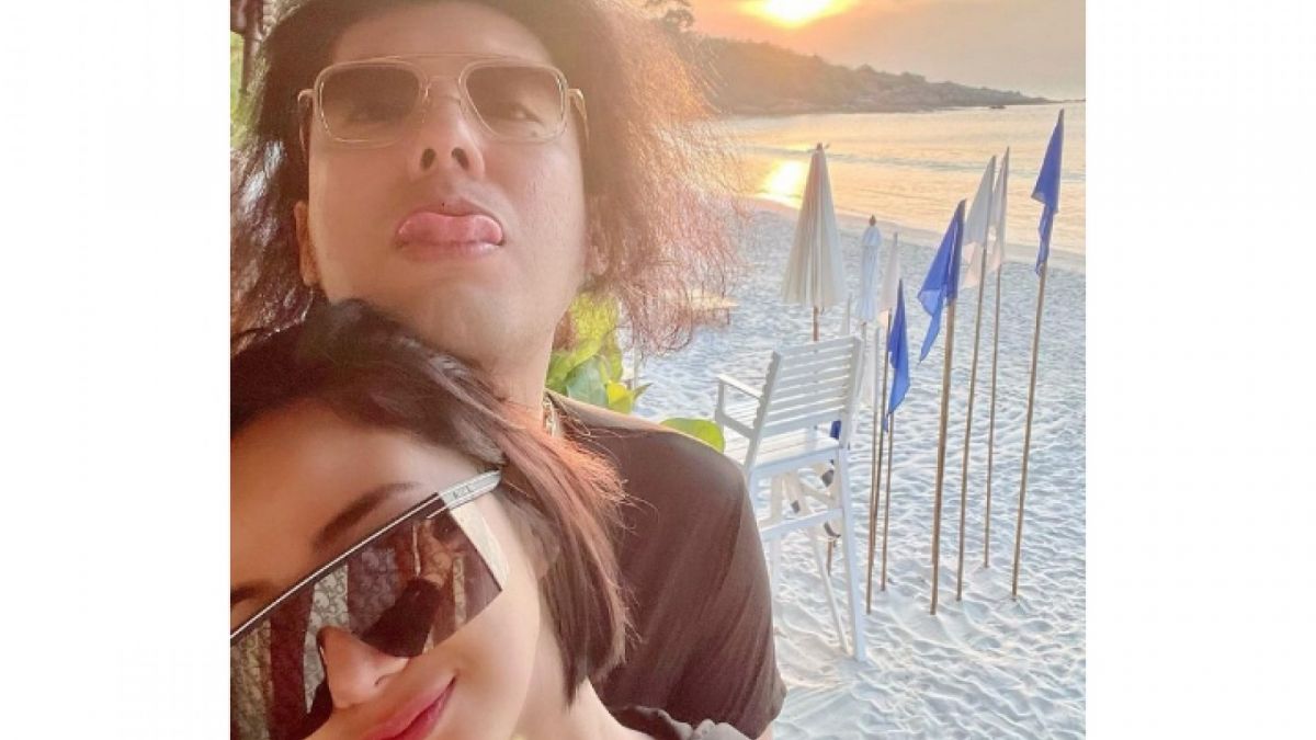 Denise Chariesta bersama pacar [Instagram/ @denisechariesta91]