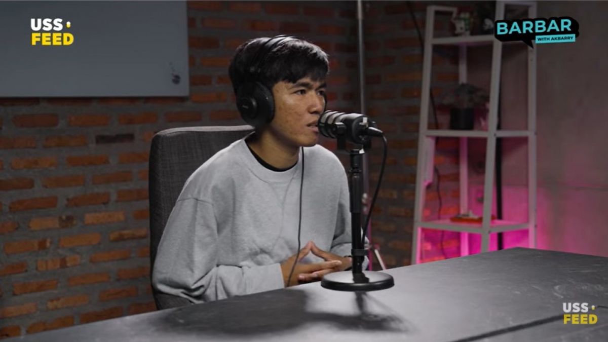 Tiko di uss feed saat disuruh memilih siapa di antara ia dan Ibu Eny yang harus meninggal duluan. [Youtube USS Feed]