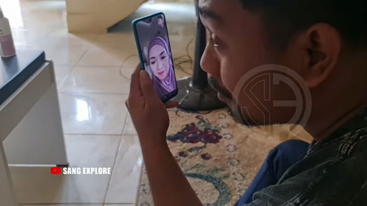 Moment kebersamaan Bang Brew dan Nathalie Holscher [Tangkapan Layar Youtube Sang Explore]