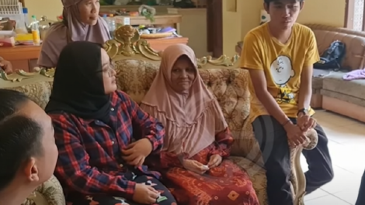 Ibu Eny Beberkan Hal Tak Terduga Saat Ditemui Jhon Lbf dan Baim Wong [YouTube/SANG EXPLORE]