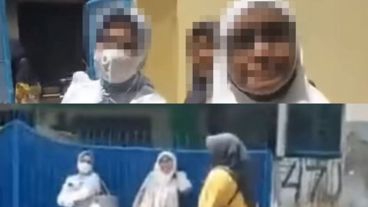 Rombongan orang paksa masuk ke rumah Tiko dan Ibu Eny. [Youtube Muharman Yama'addin]