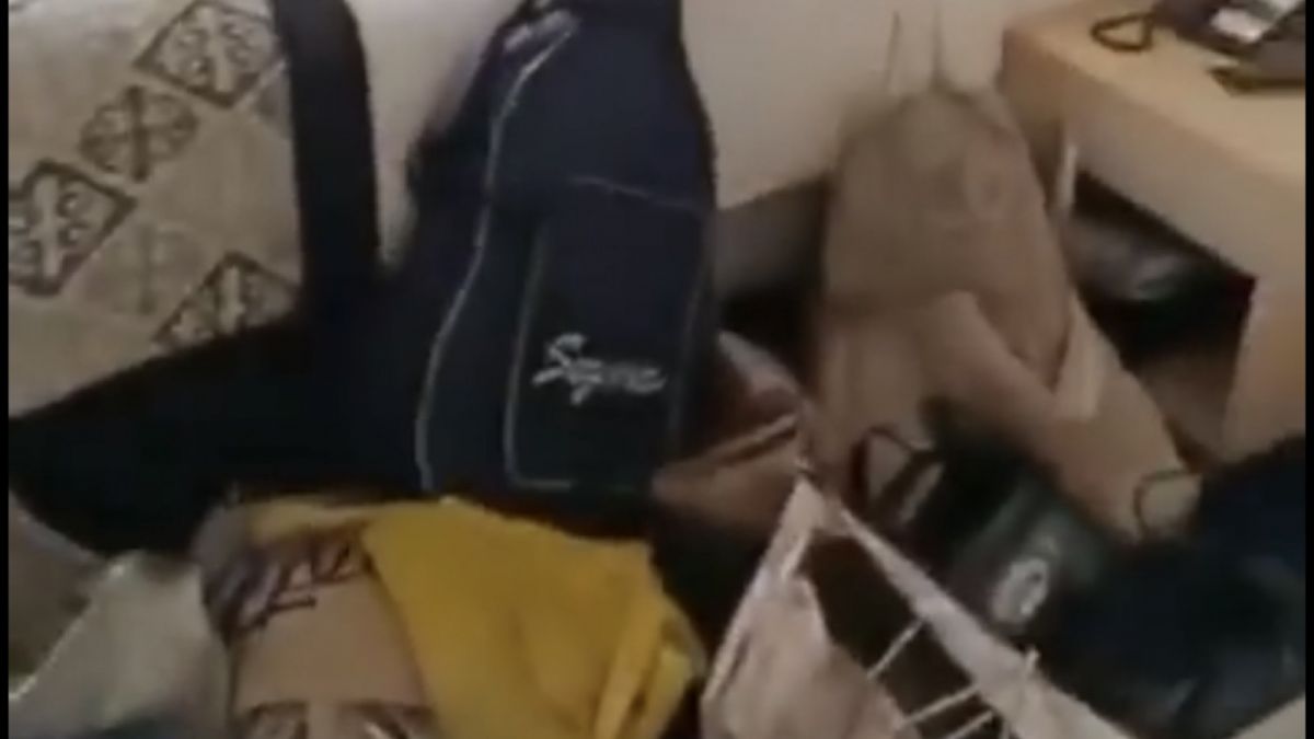 Potret situasi kamar yang disewa Yudo Andreawan, terlihat banyak barang berserakan di berbagai sudut kamar. [Twitter/jhvanta]