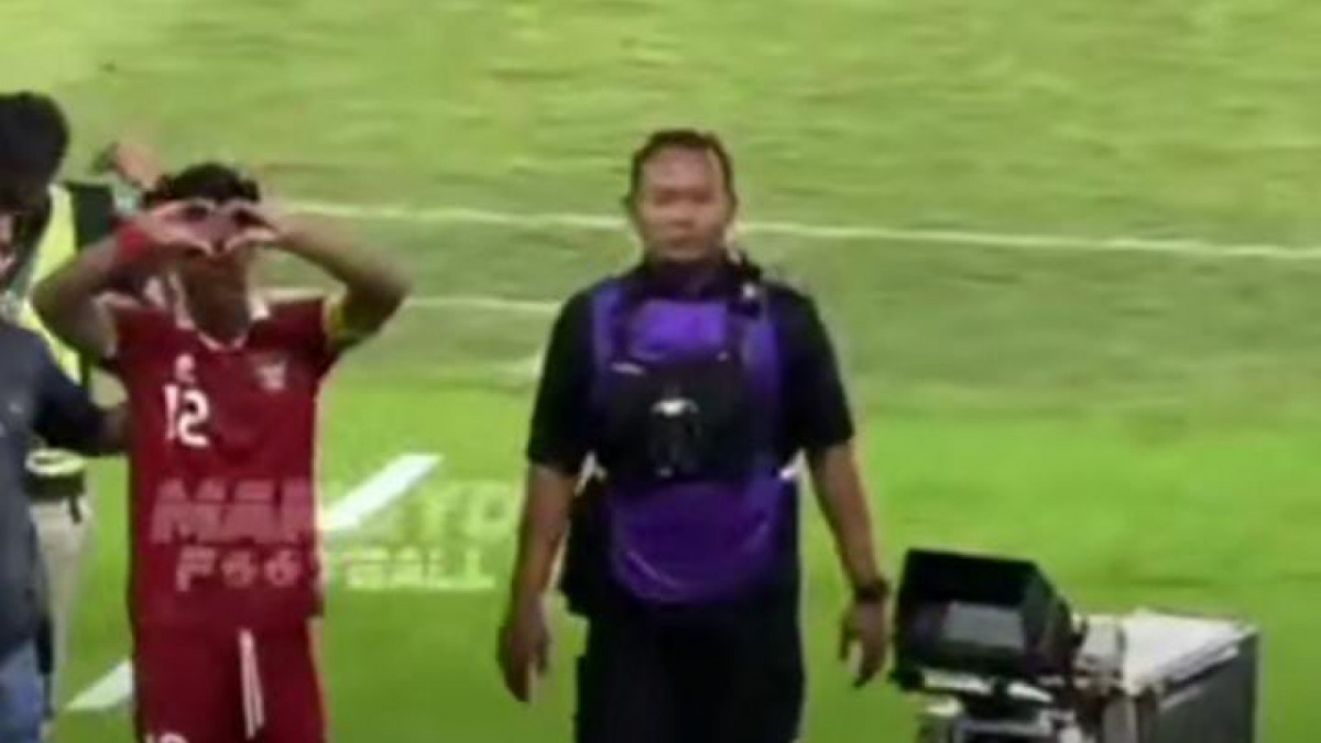 Kode Love dari Pratama Arhan diduga untuk Azizah Salsha [Tiktok @Pratamabola]