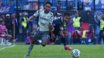 Beckham dan Zola, Duel Kakak Beradik di Lapangan saat Persib vs Arema FC