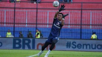 Kiper Persib Reky Mengaku Sempat Gugup saat Lawan Arema FC