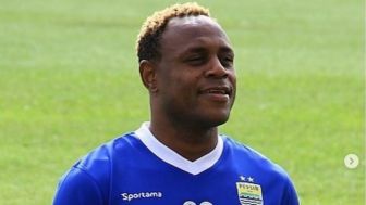 Victor Igbonefo Kembali Berlatih Bersama Persib Pasca Pemulihan Cedera