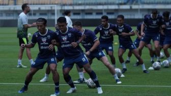 Latihan Intensitas Tinggi Masih Milla Terapkan untuk Mejaga Kebugaran Pemain Persib