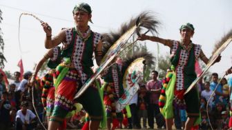 Tari Jaranan, Seni Kesurupan Roh Binatang Buas Makan Pecahan Beling Hingga Minta Dicambuk