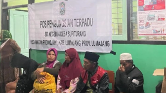 Tulisan yang Salah di Banner Posko Pengungsian Tuai Komentar Menggelitik, Netizen: Kurang Ngopi