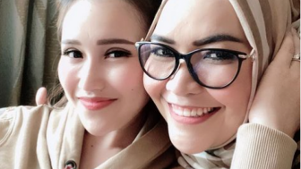 Di Hari Ibu, Ayu Ting Ting Unggah Momen Ini Dibanjiri Doa Warganet