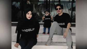 Posting Foto Bareng Keluarga, Aurel Hermansyah di Puji Netizen : Masih Muda tapi Keibuan Banget
