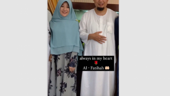 Balas Tudingan Alvin Faiz, Larissa Chou Unggah Potret Ustadz Arifin Ilham