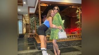 Pamer Foto Bersama Bunda Corla, Melaney Ricardo Tulisan Pesan Ini : Terimakasih Sudah Menghibur