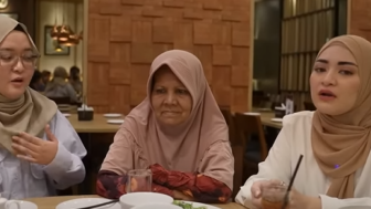 CEK FAKTA: Inilah Sosok yang Selama Ini Mendampingi Ibu Eny Sampai Dikira Calon Istri Tiko