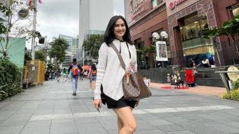 Goyang Pakai Crop Top, Aksi Iis Dahlia Ramai Dihujat Netizen