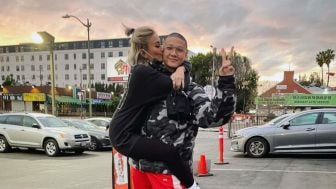 Unggah Foto Pakai Gaun Putih Mewah, Agnez Mo Tulis Caption Soal Tunangan