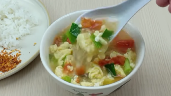 Resep Sahur Anti Ribet, Sup Telur Hanya 7 Menit!