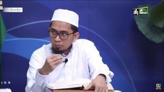 Dapat Merubah Takdir! Berikut Tanda-Tanda Malam Lailatul Qadr - Usatdz Adi Hidayat